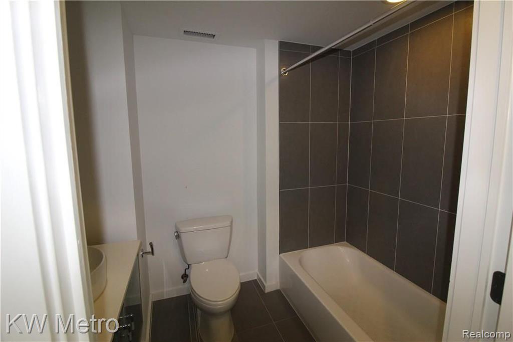211 East 9 Mile Road, Unit 209A Ferndale, MI 48220 - Photo 14 of 16
