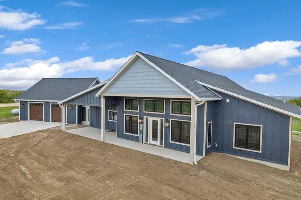 $800,000 | 70638 215th Avenue, Wabasha, MN 55981