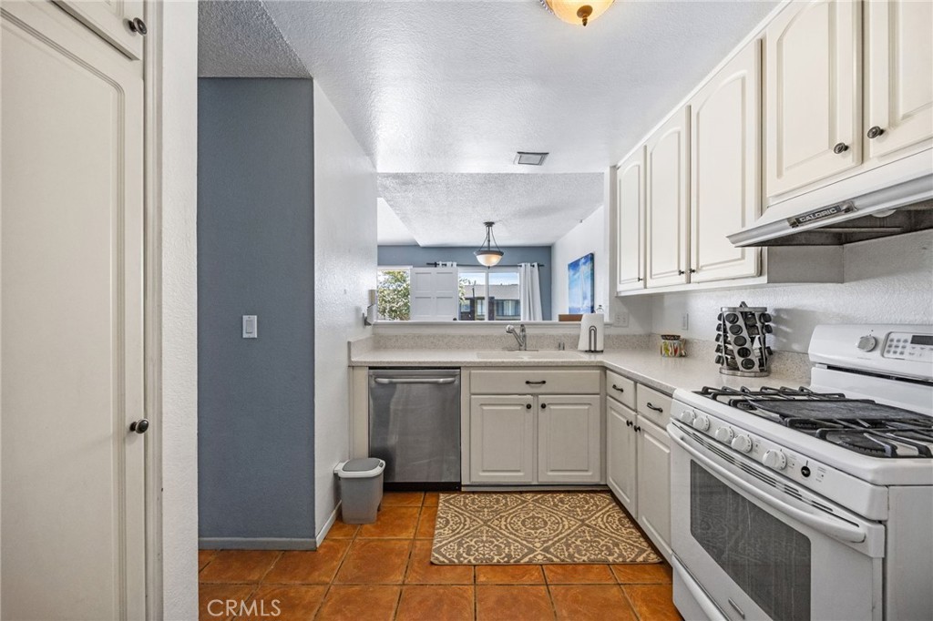 931 South Sutter Creek Road Anaheim, CA 92804 - Photo 14 of 36