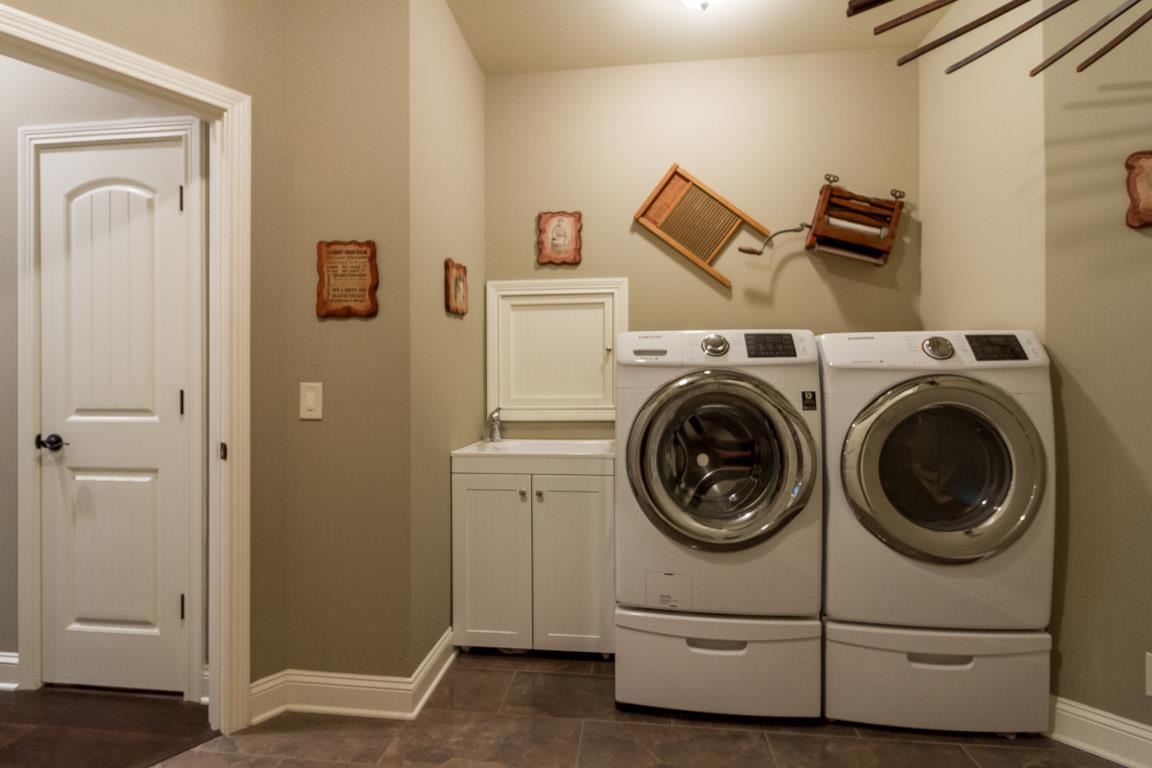 4680 Sango Road Clarksville, TN 37043 - Photo 21 of 29 a utility room with dryer and washer
