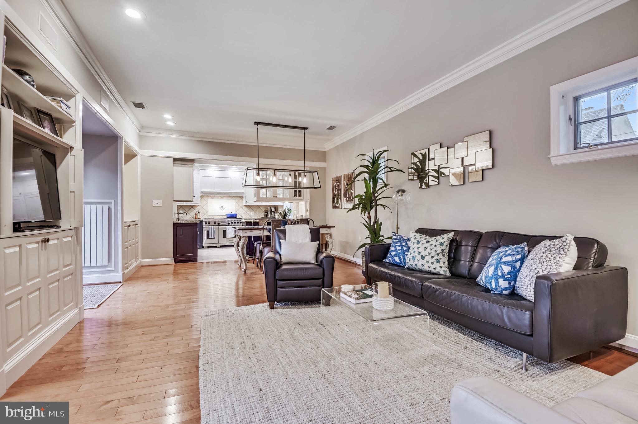 5217 Springlake Way Baltimore, MD 21212 - Photo 20 of 62 Spacious sweeping living areas