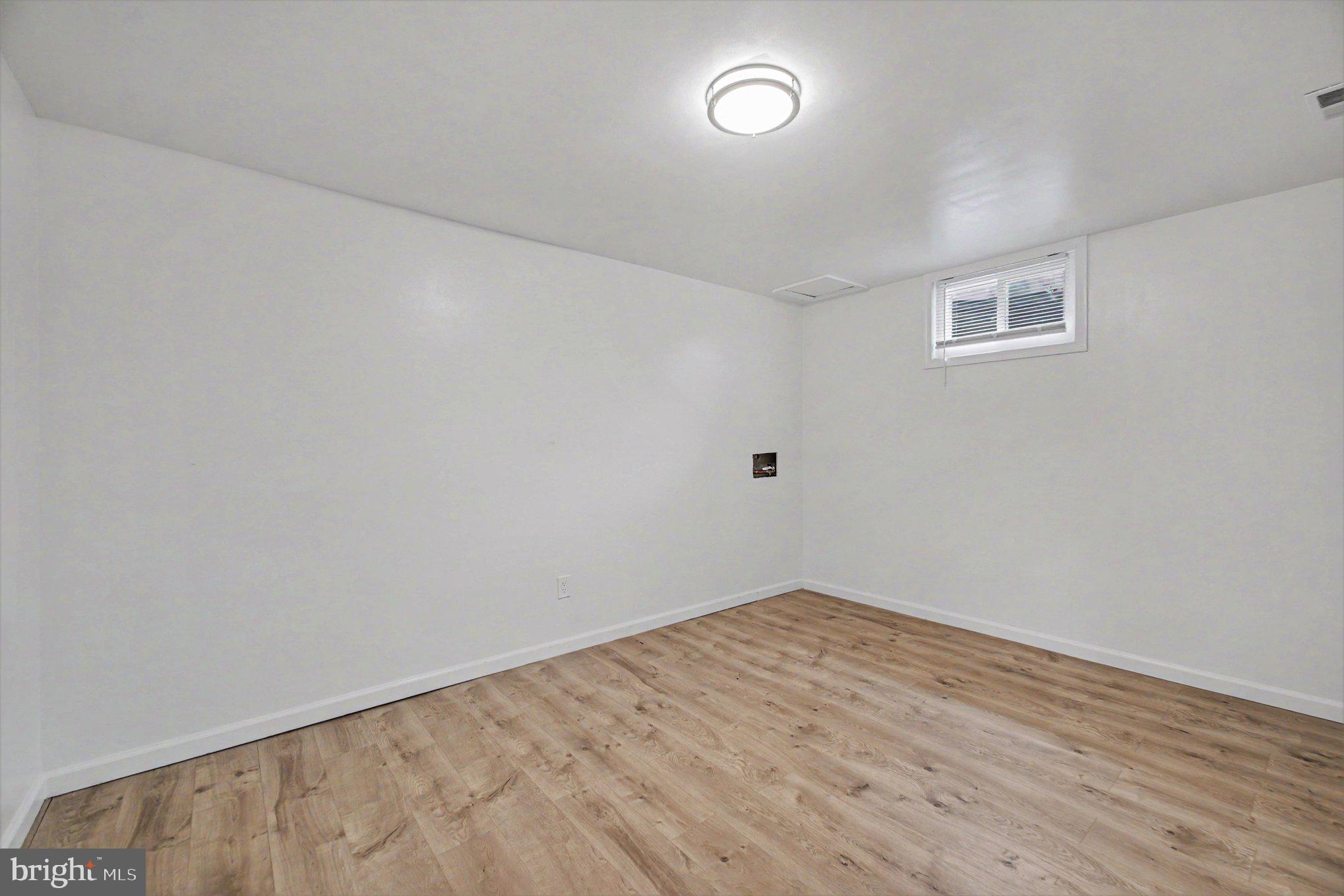 7981 Northumberland Road Springfield, VA 22153 - Photo 20 of 26 Versatile space ready for your vision.