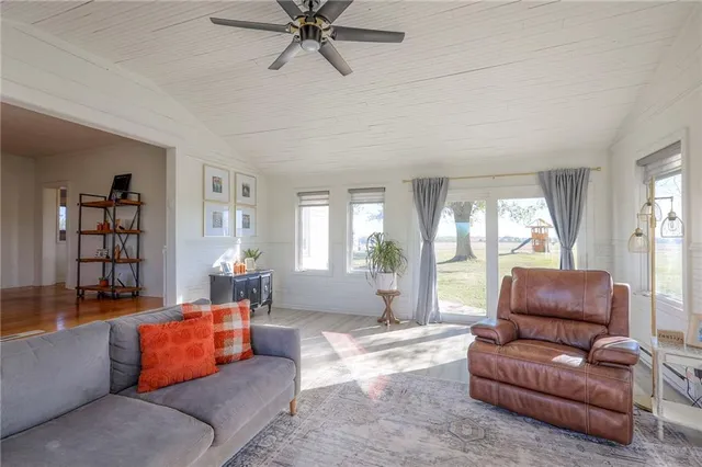 $357,400 | 8282 Highway 13, Higginsville, MO 64037