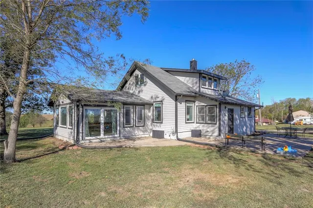 $357,400 | 8282 Highway 13, Higginsville, MO 64037