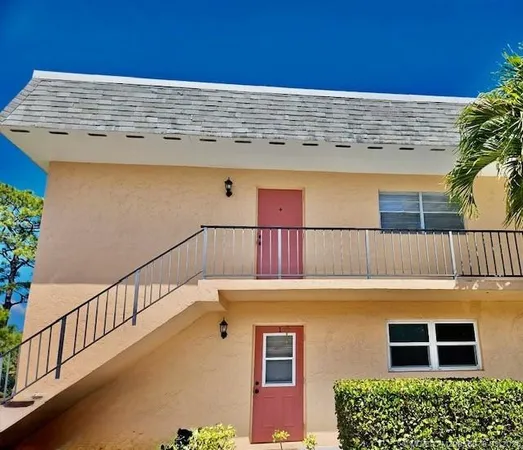 $159,900 | 2950 Southeast Ocean Boulevard, Unit 344, Stuart, FL 34996