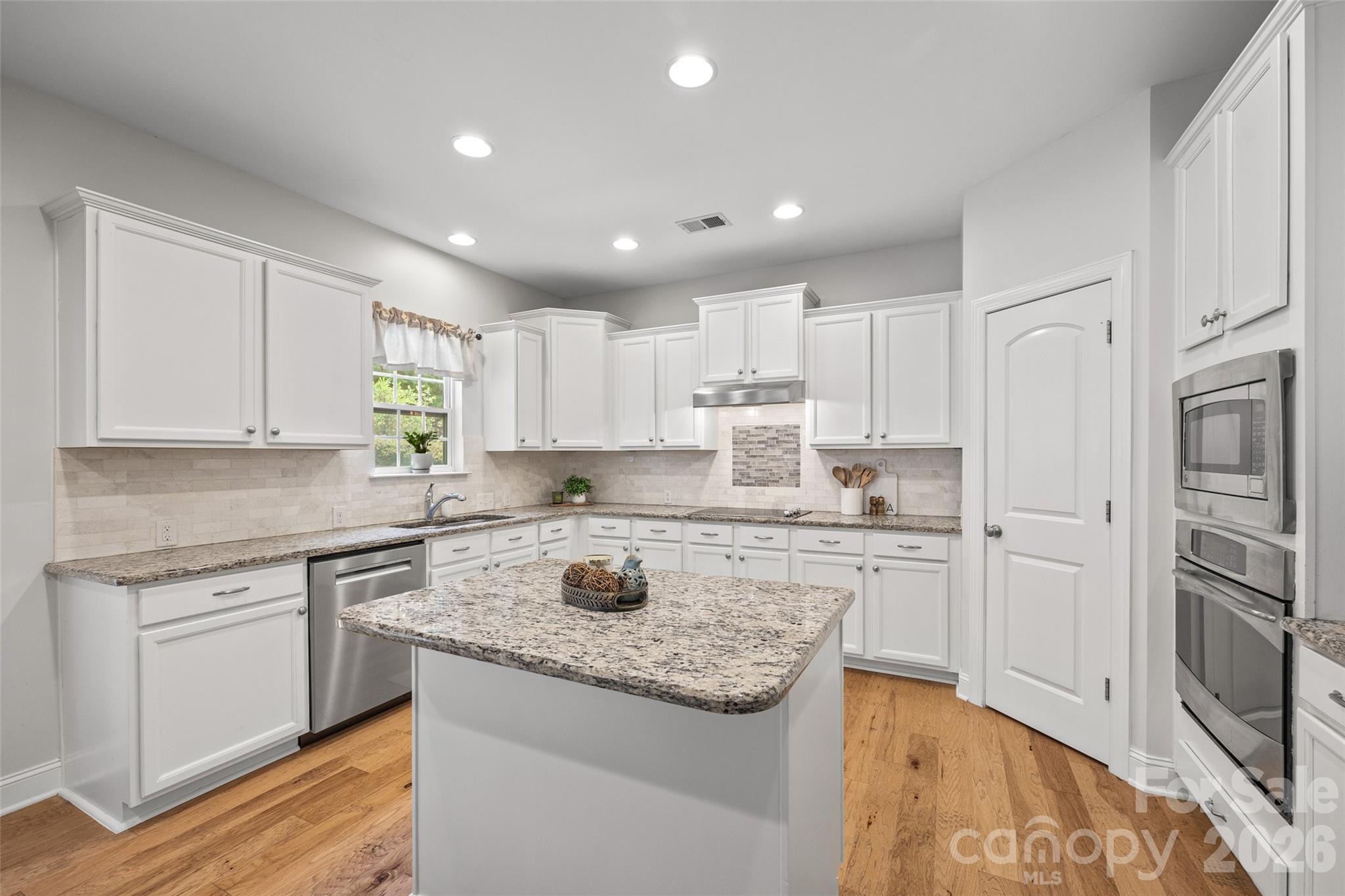 16846 Rudence Court Charlotte, NC 28278 - Photo 16 of 38