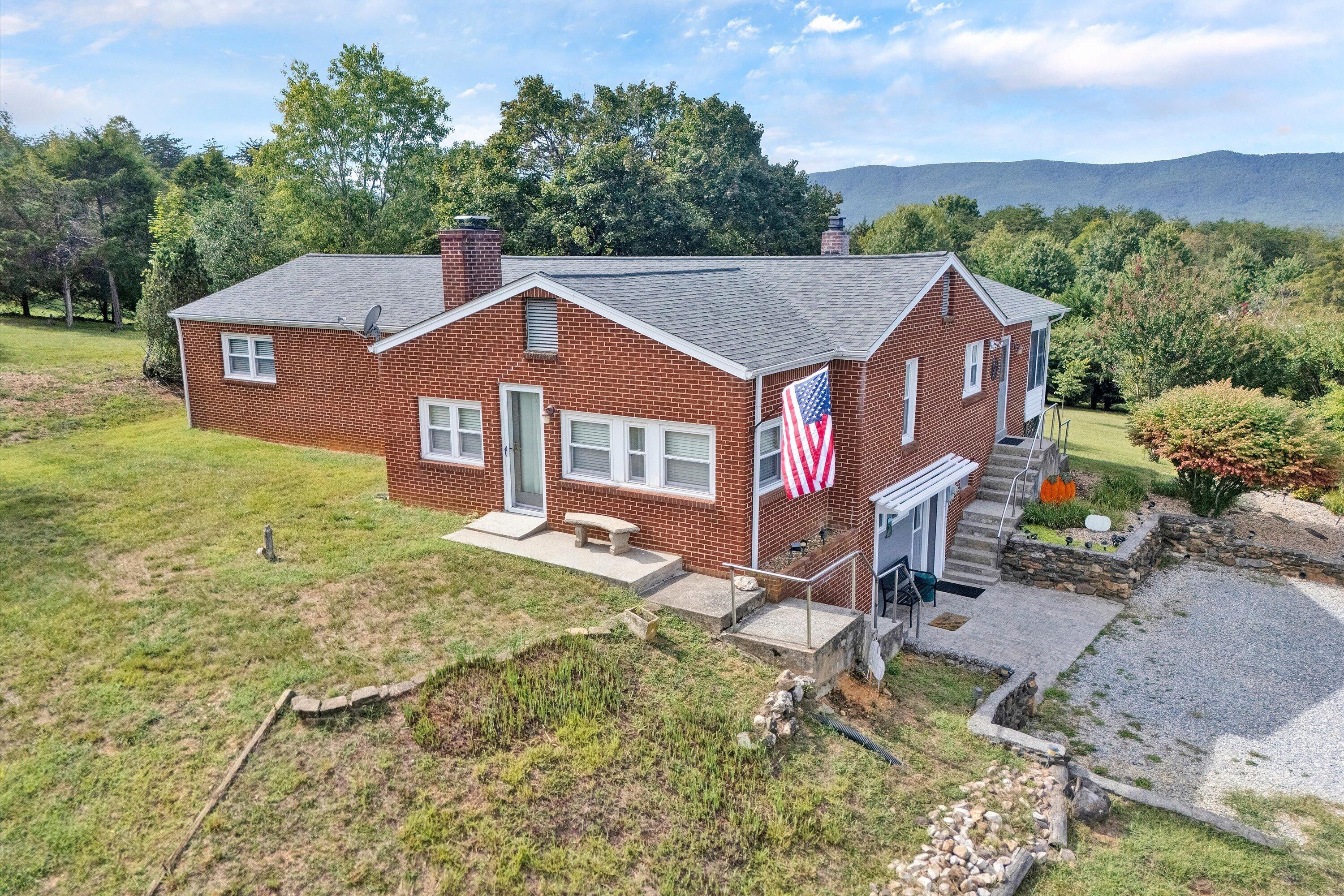 819 Sprinkle Road Fincastle, VA 24090 - Photo 7 of 52 06-DJI_20260914154625