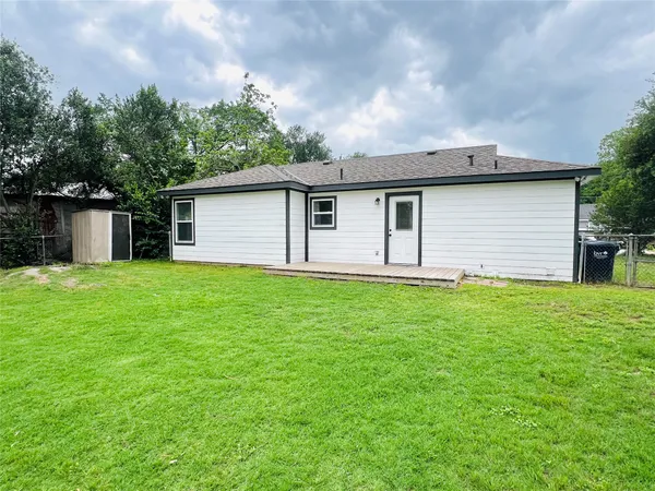 $1,300 | 728 Copeland Street, Rockdale, TX 76567