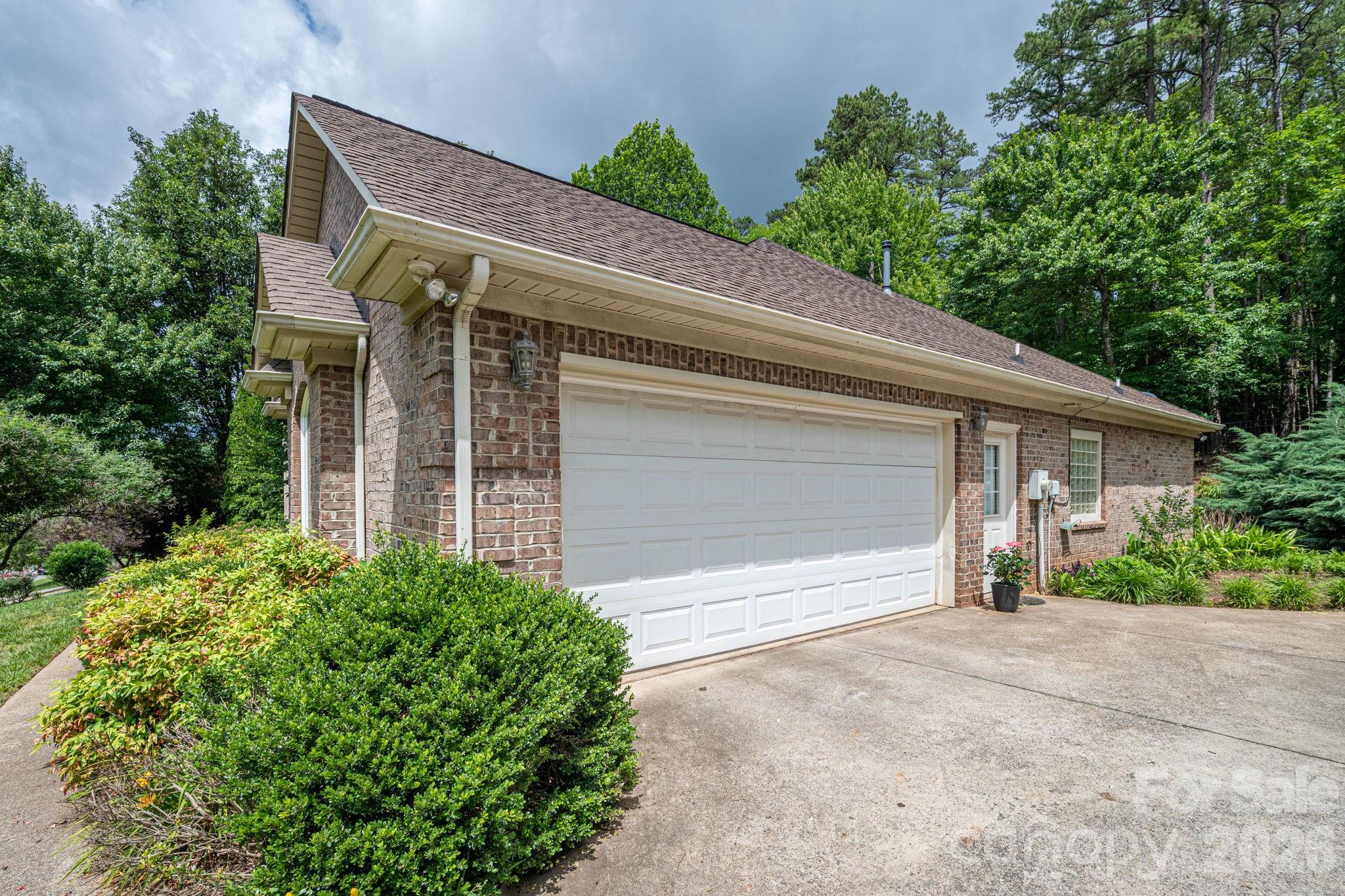 116 28th Avenue Northwest Hickory, NC 28601 - Photo 3 of 48