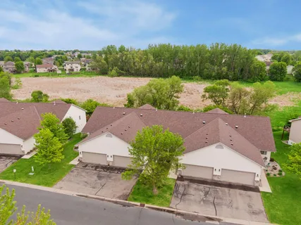 $324,900 | 464 Meadow Lane, Norwood Young America, MN 55397