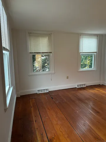 $1,595 | 259 Old Whitfield Street, Unit 1, Guilford, CT 06437