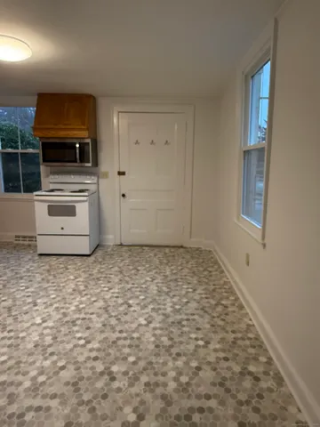 $1,595 | 259 Old Whitfield Street, Unit 1, Guilford, CT 06437