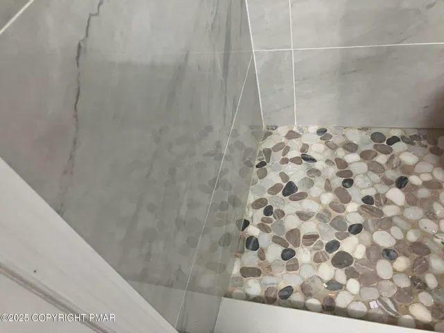 $359,900 | 2096 Scarborough Way, Bushkill, PA 18324