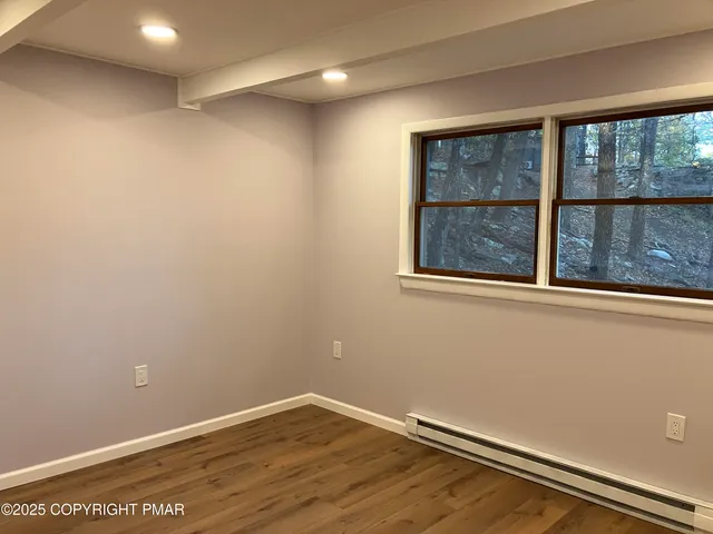 $359,900 | 2096 Scarborough Way, Bushkill, PA 18324