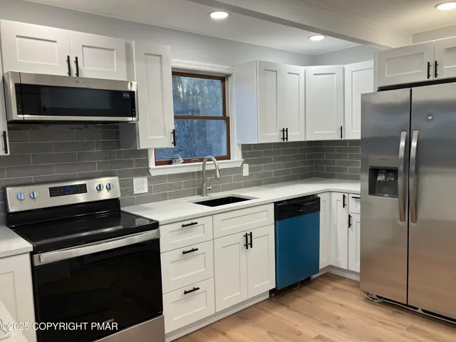 $359,900 | 2096 Scarborough Way, Bushkill, PA 18324