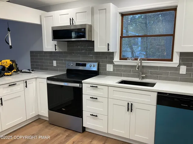 $359,900 | 2096 Scarborough Way, Bushkill, PA 18324