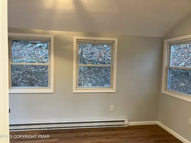 $359,900 | 2096 Scarborough Way, Bushkill, PA 18324