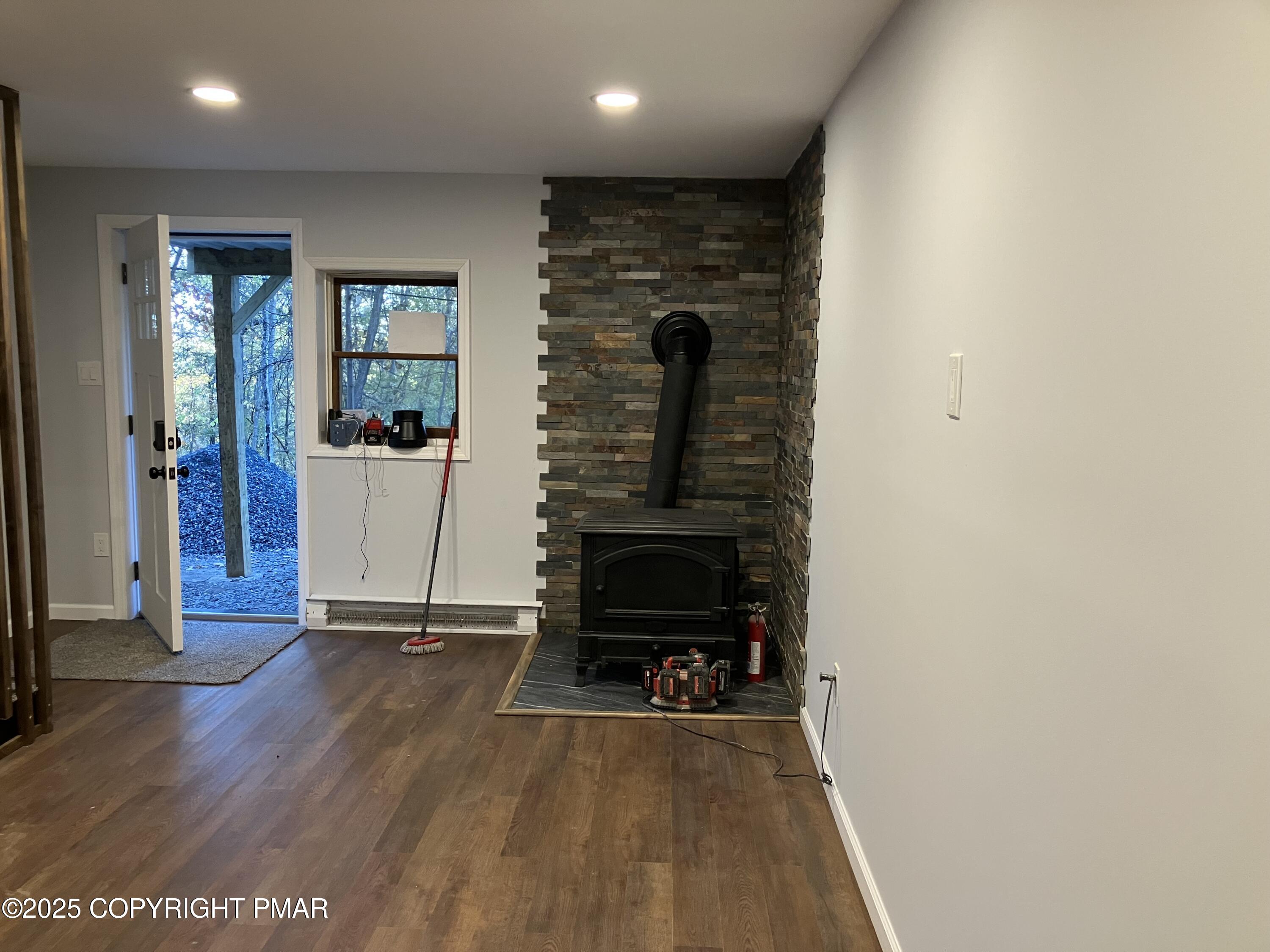 2096 Scarborough Way Bushkill, PA 18324 - Photo 5 of 38 IMG_7184