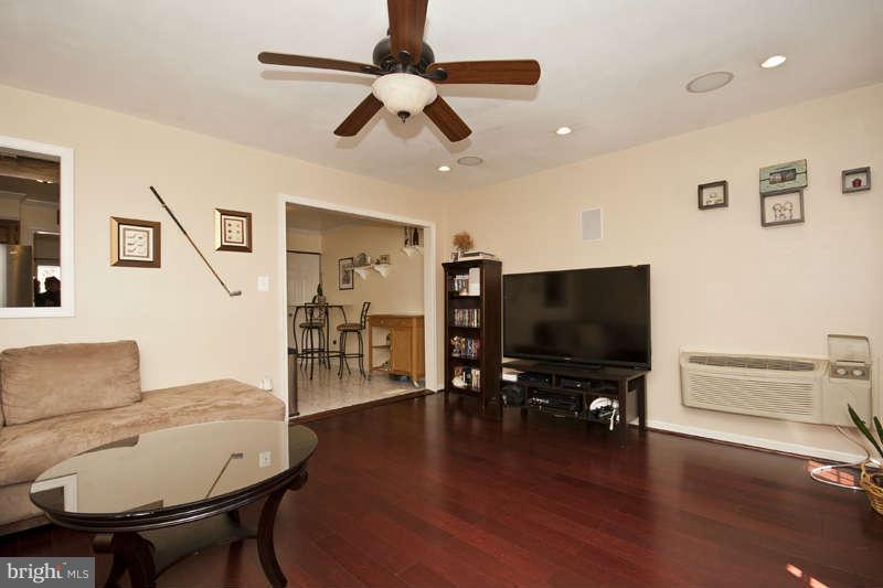 7827 Ridgely Oak Road Baltimore, MD 21234 - Photo 14 of 30 Family Room