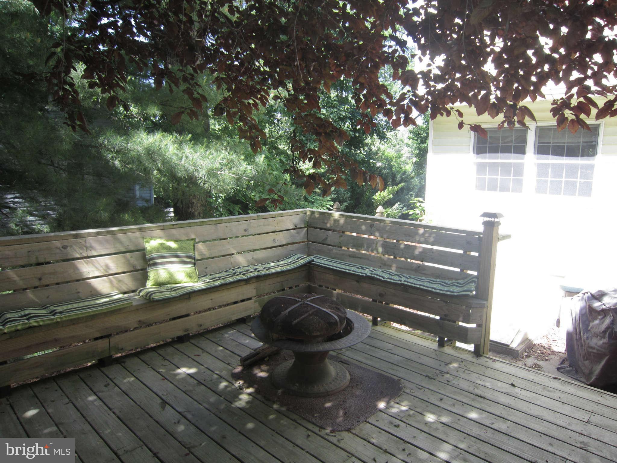 7827 Ridgely Oak Road Baltimore, MD 21234 - Photo 25 of 30 Large deck with built-in seating