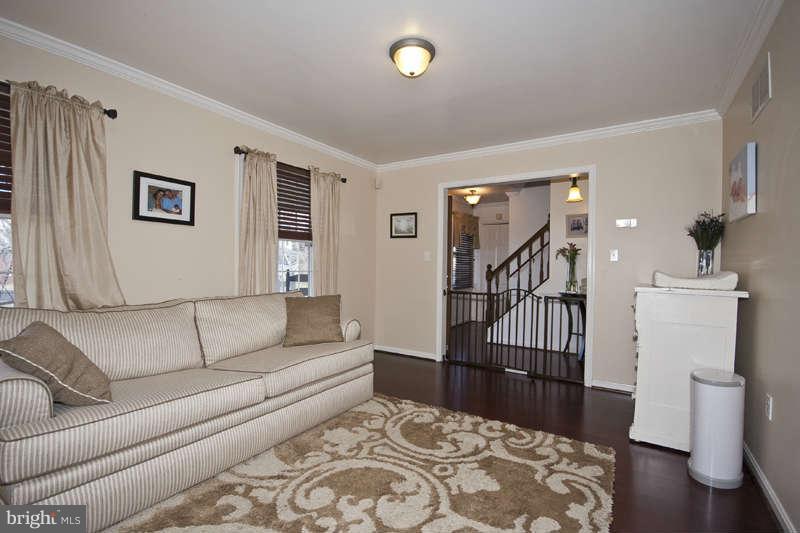 7827 Ridgely Oak Road Baltimore, MD 21234 - Photo 5 of 30 Living Room