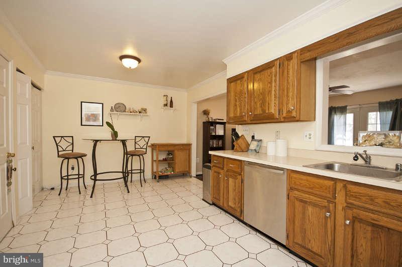 7827 Ridgely Oak Road Baltimore, MD 21234 - Photo 8 of 30 Kitchen