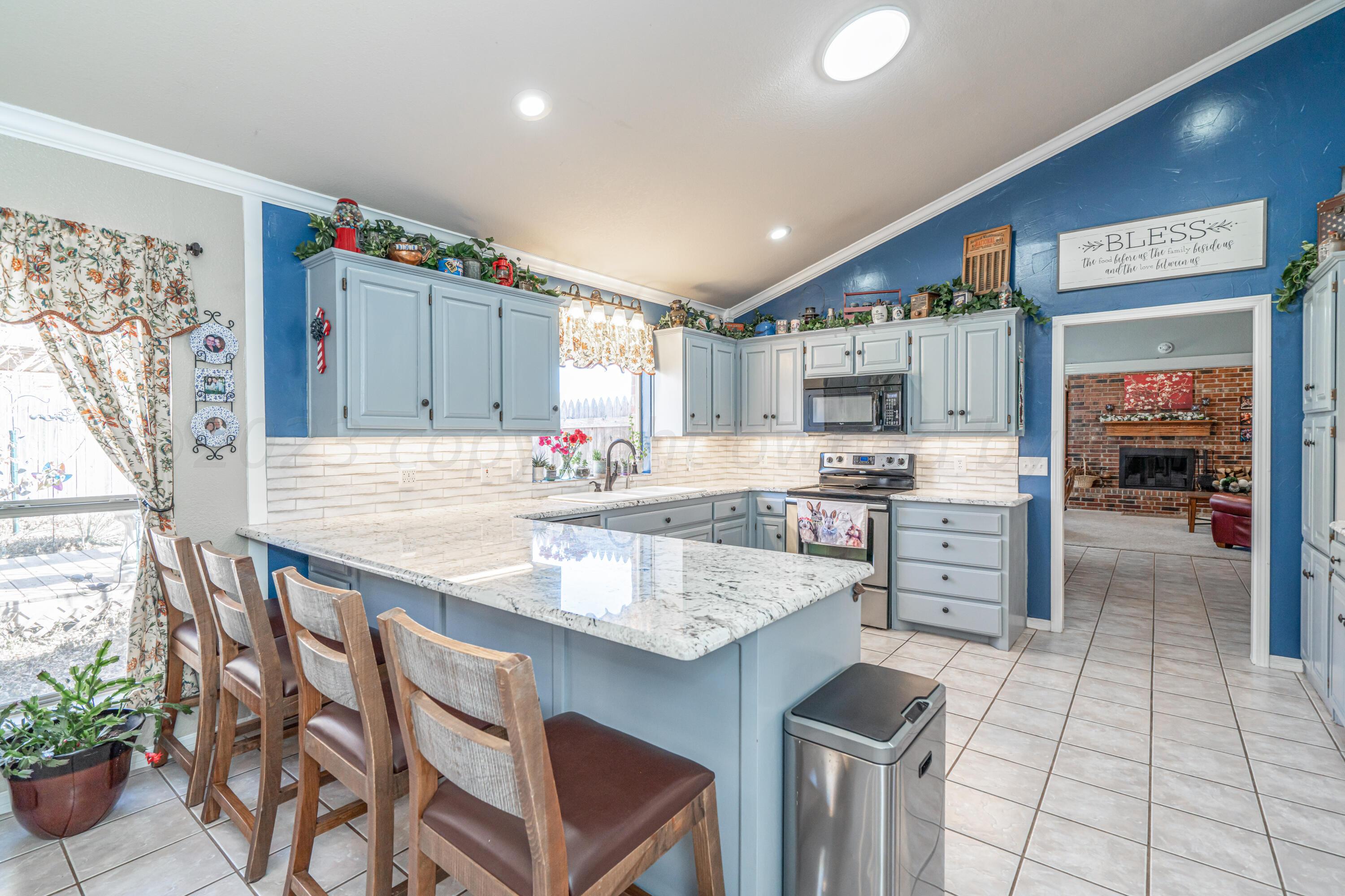 2309 Doubletree-16 Kitchen