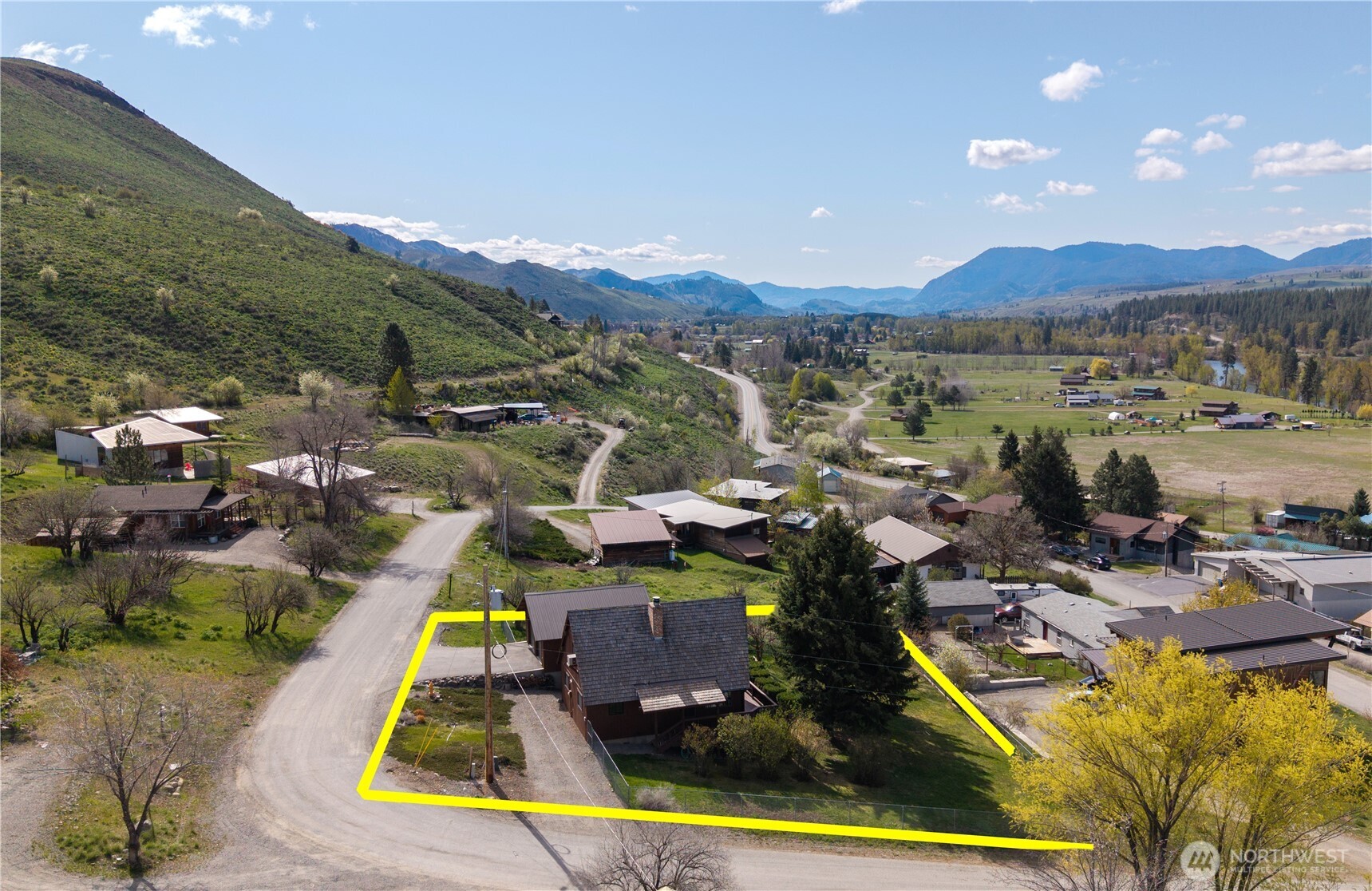 417 Perry Street Winthrop, WA 98862 - Photo 3 of 40