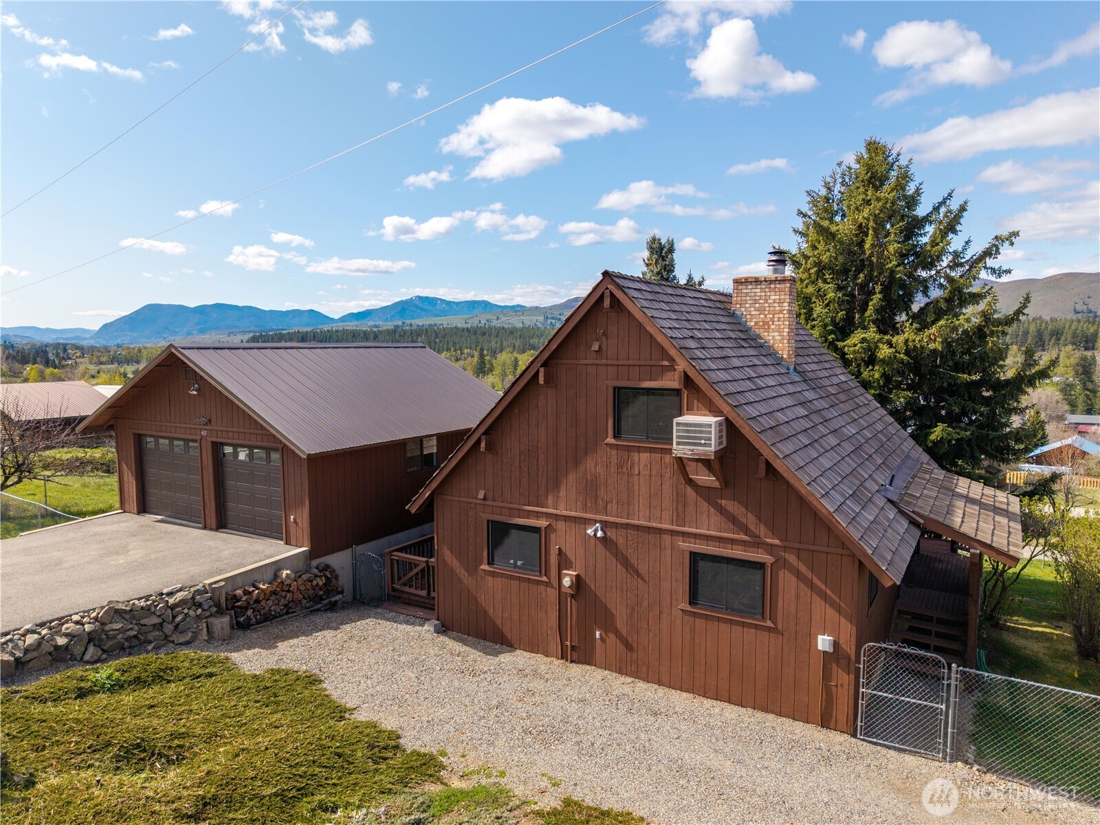 417 Perry Street Winthrop, WA 98862 - Photo 5 of 40