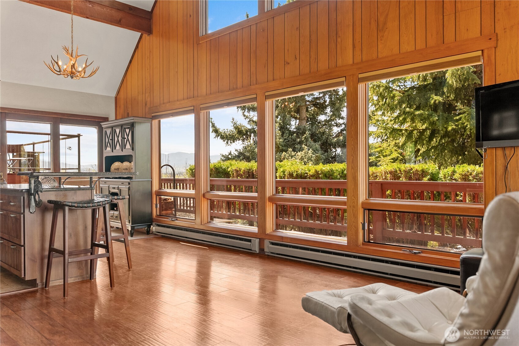 417 Perry Street Winthrop, WA 98862 - Photo 7 of 40