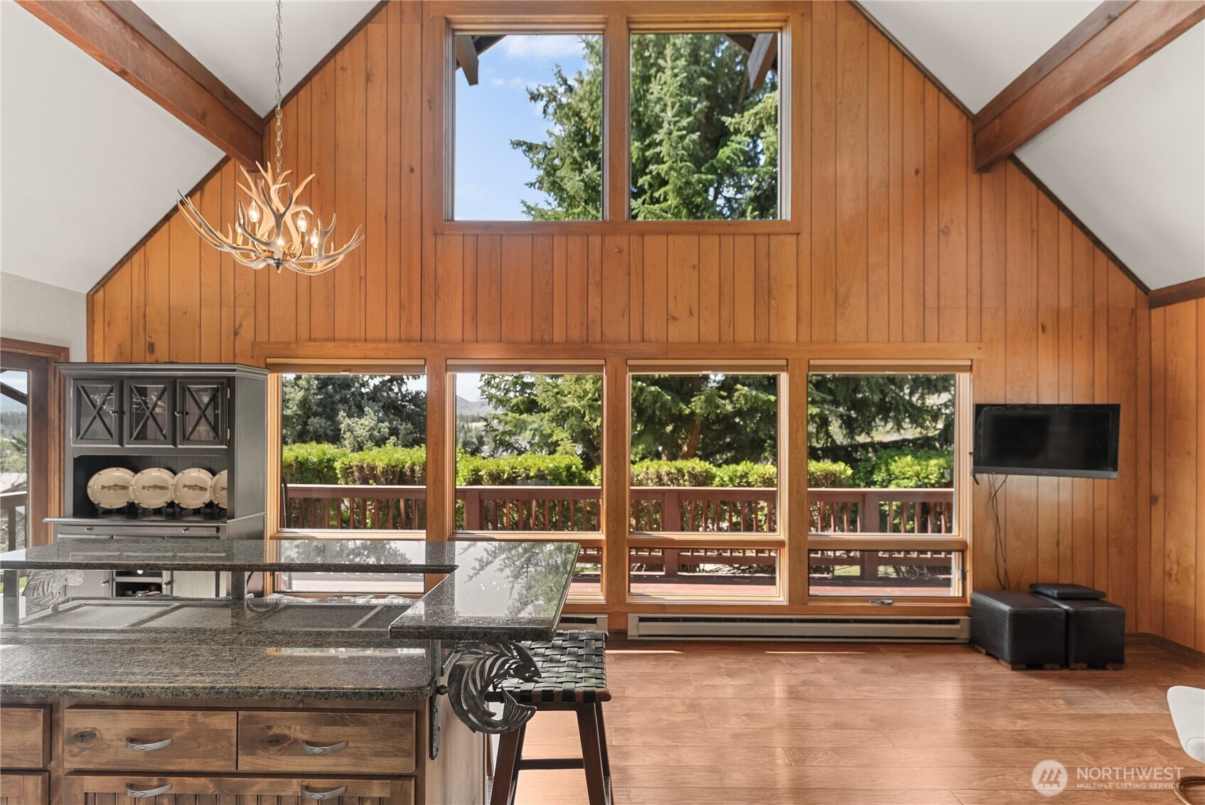 417 Perry Street Winthrop, WA 98862 - Photo 10 of 40