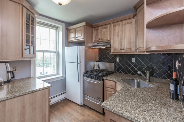 8 Lindall Place, Unit 5 Boston, MA 02114 - Photo 7 of 10