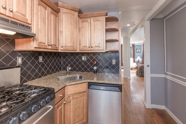 8 Lindall Place, Unit 5 Boston, MA 02114 - Photo 8 of 10