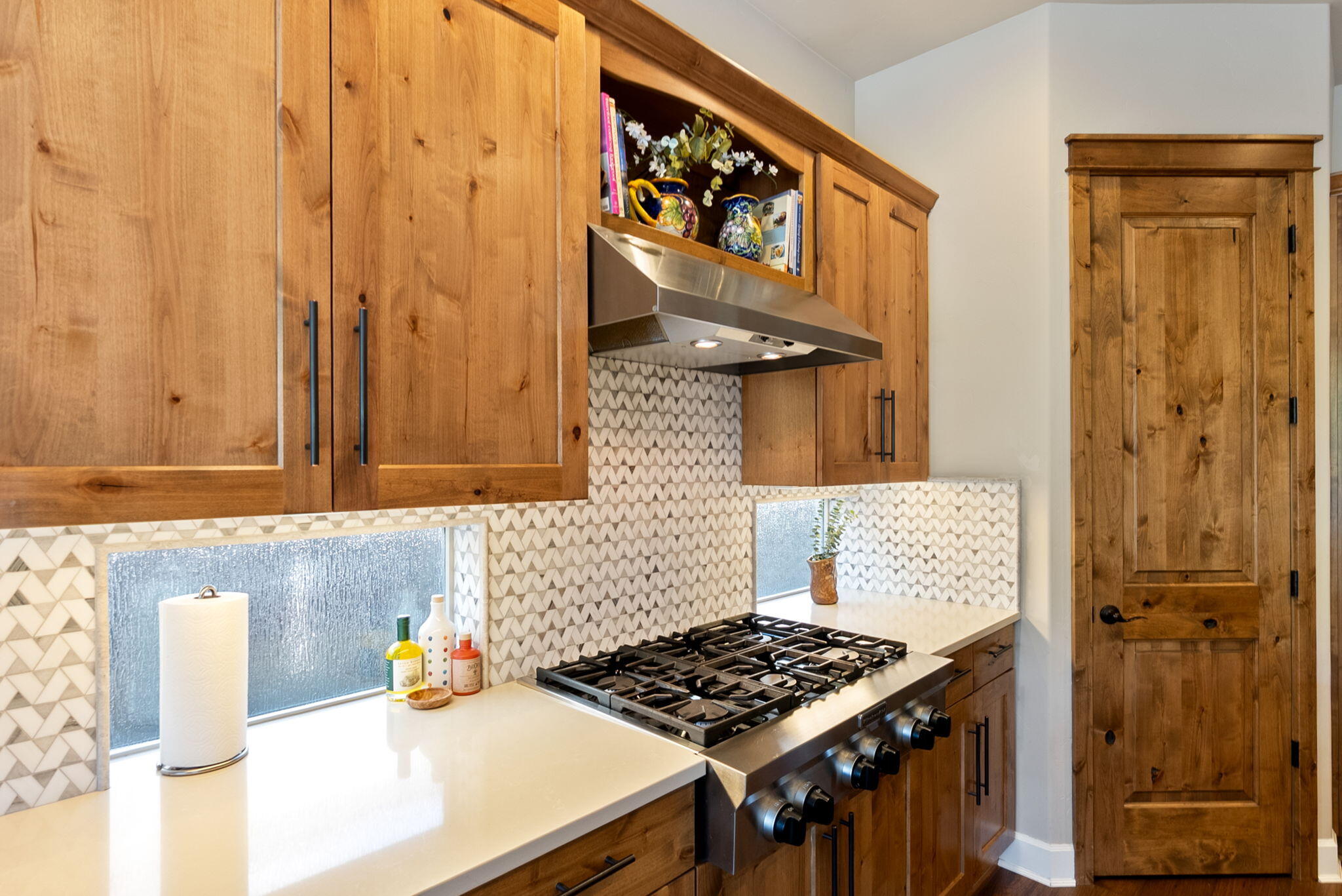 2631 Northwest Boulder Ridge Loop Bend, OR 97703 - Photo 14 of 42 New Designer Backsplash