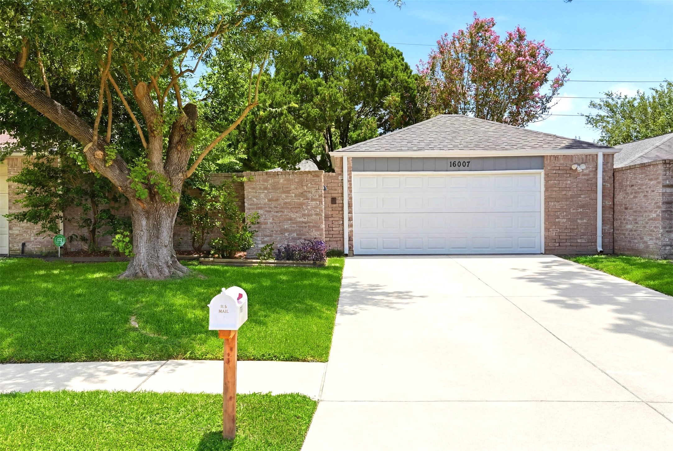 16007 Ridgegreen Drive Houston, TX 77082 - Photo 2 of 29