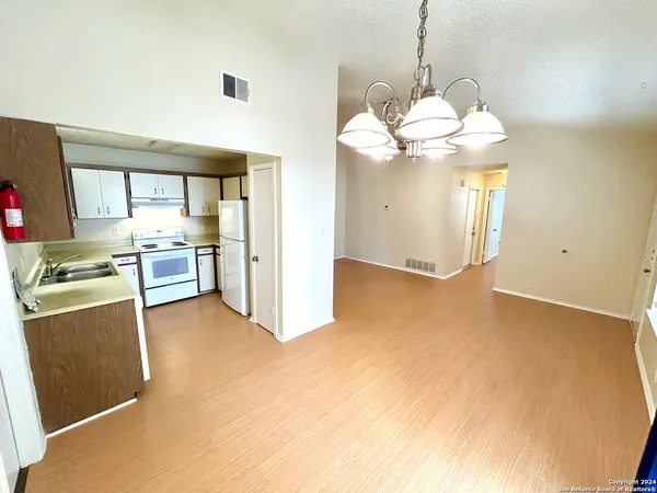 $1,275 | 8906 Amber Dusk, San Antonio, TX 78250