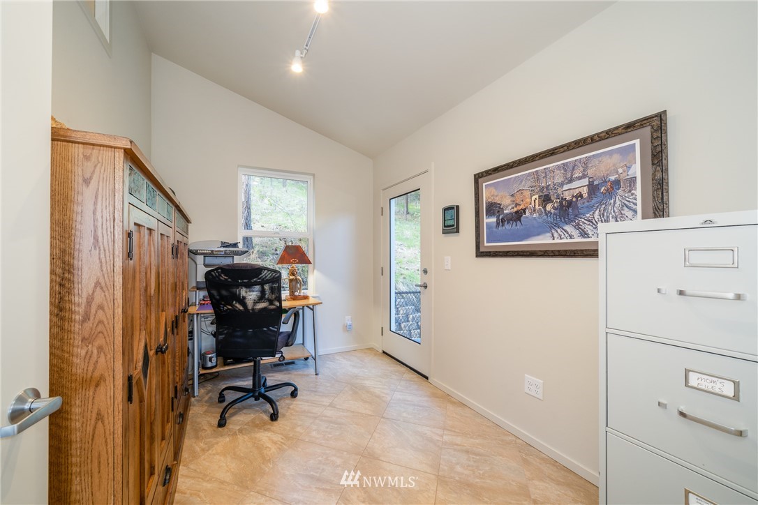 7385 Ridgeview Drive Chelan, WA 98816 - Photo 11 of 25 Gallery Image 11