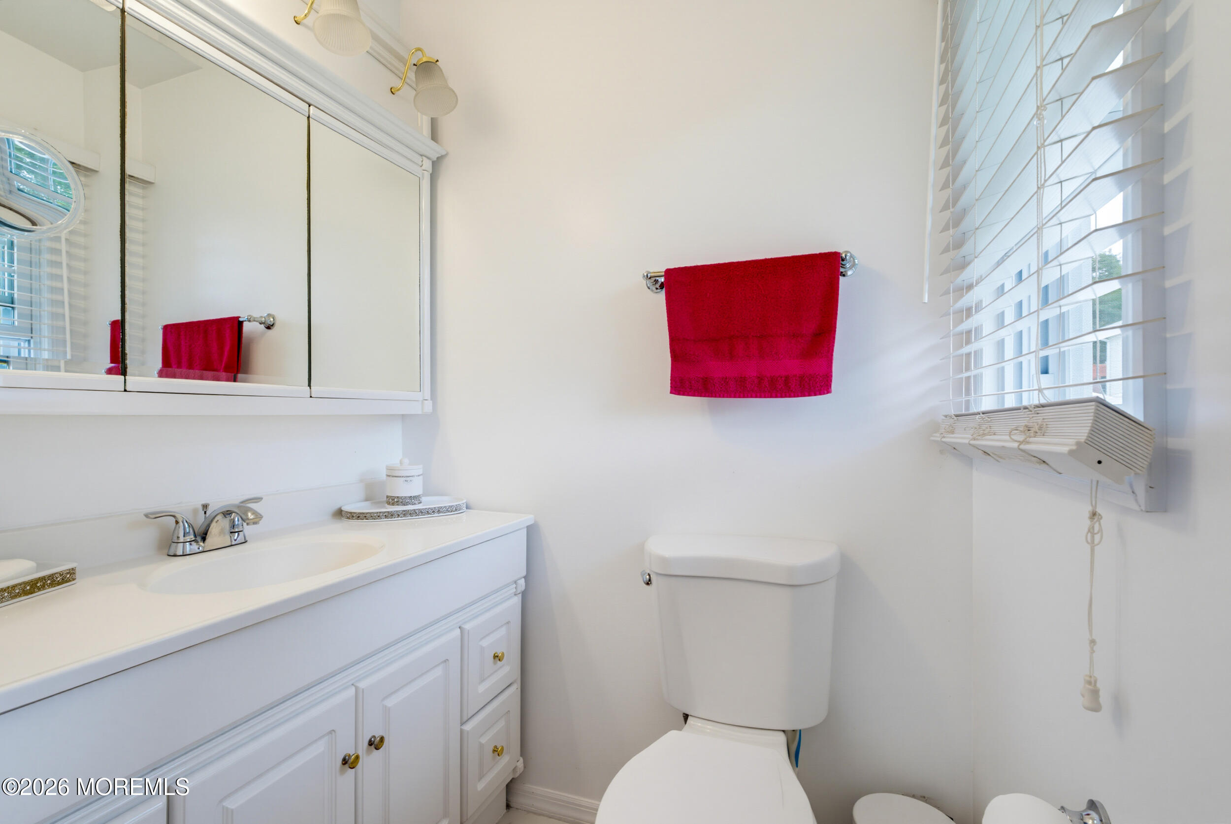 125 Higgins Road Matawan, NJ 07747 - Photo 24 of 52 21_therealdealstudio-14