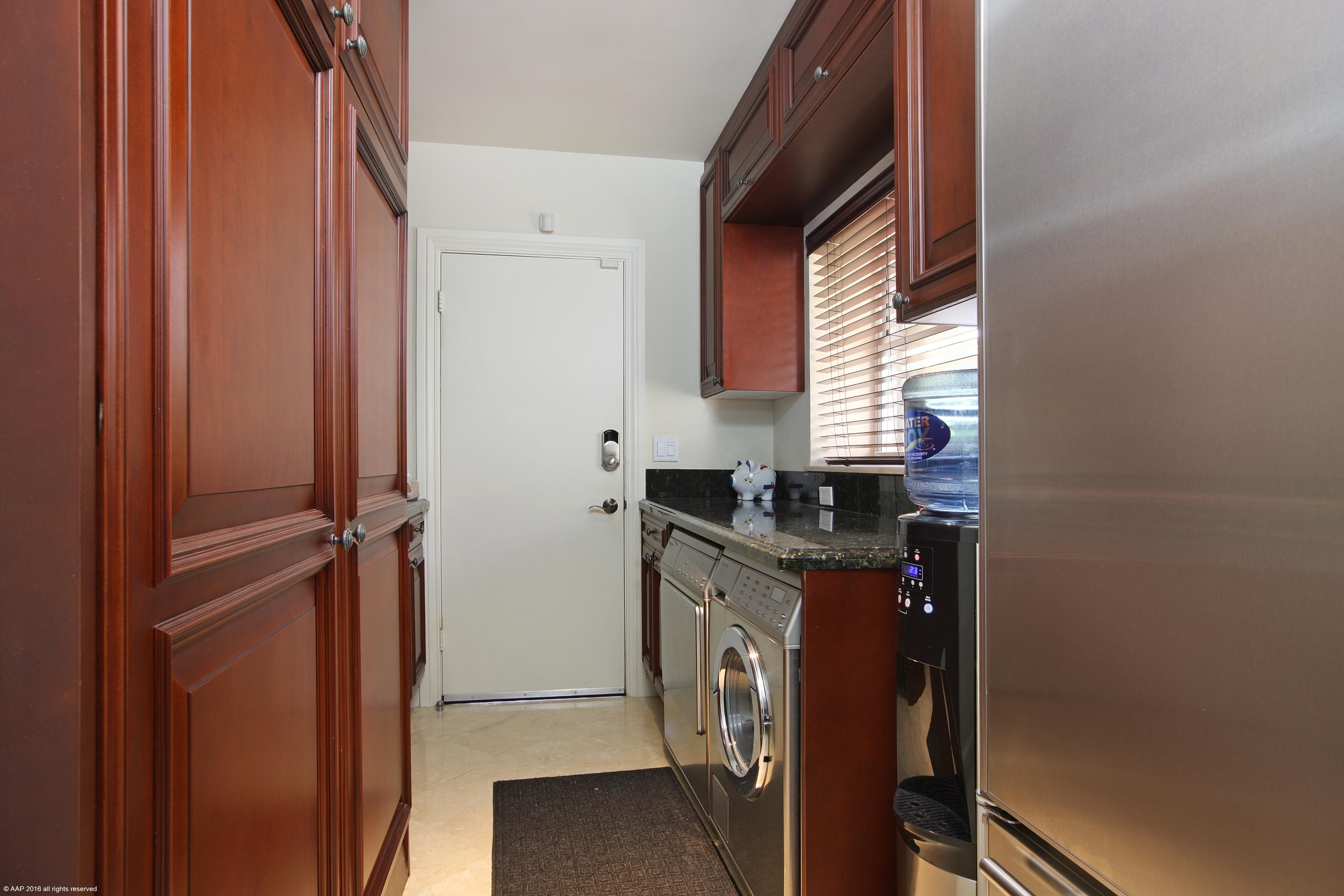 1216 Mulberry Way Boca Raton, FL 33486 - Photo 28 of 38 LAUNDRY