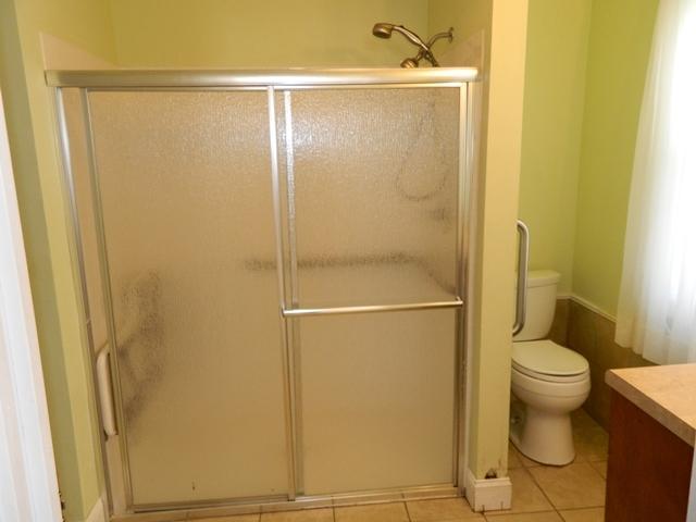2405 Overlook Road Northeast Roanoke, VA 24012 - Photo 14 of 35 Master Bath (pic1)
