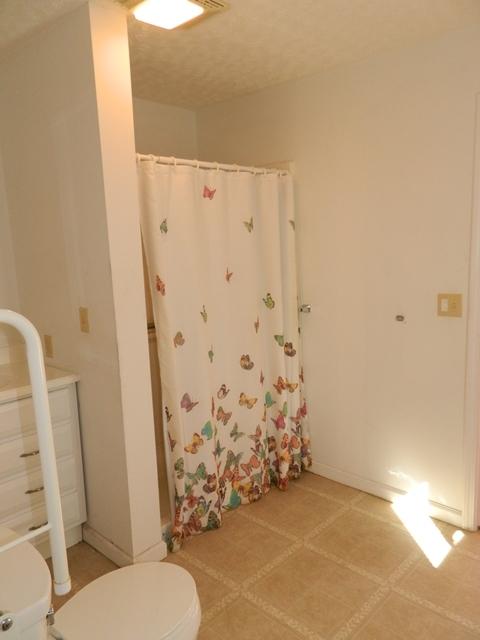 2405 Overlook Road Northeast Roanoke, VA 24012 - Photo 22 of 35 Bath 2 (pic2)