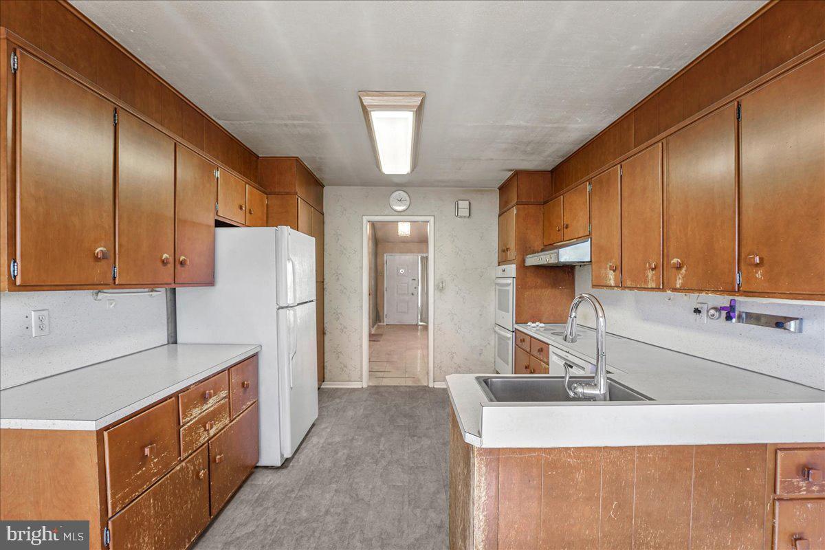 224 Matthew Road Merion Station, PA 19066 - Photo 13 of 39 Lots of works space in kitchen