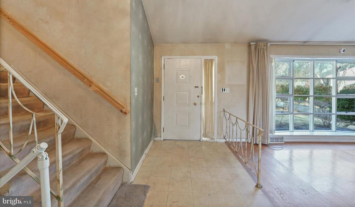 224 Matthew Road Merion Station, PA 19066 - Photo 6 of 39 Entry