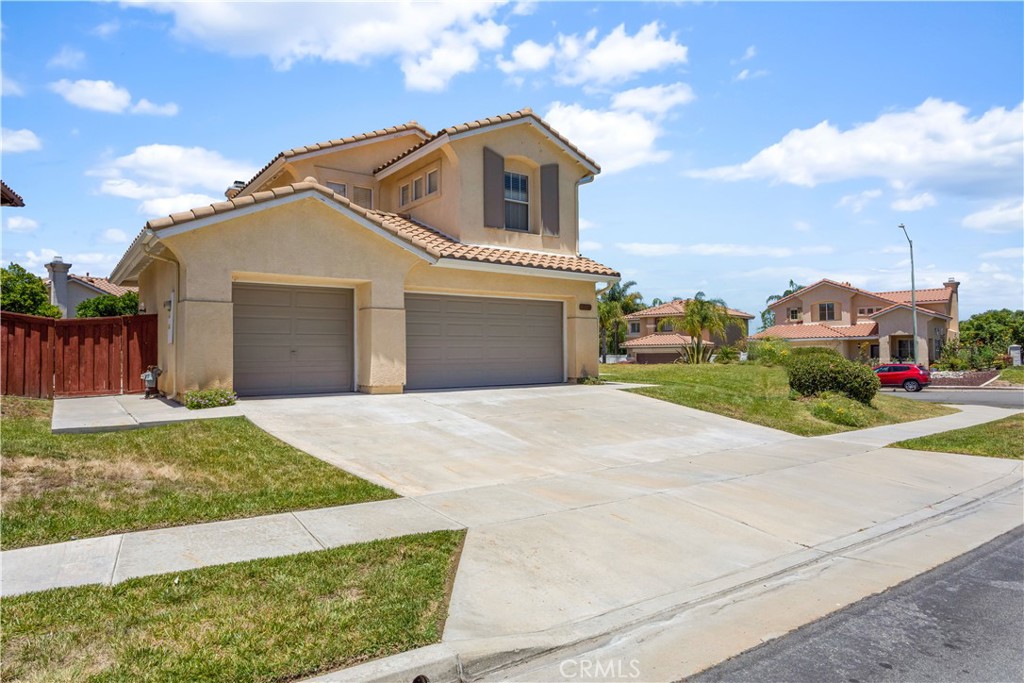 44655 Mill Run Temecula, CA 92592 - Photo 37 of 37 a front view of a house with a yard