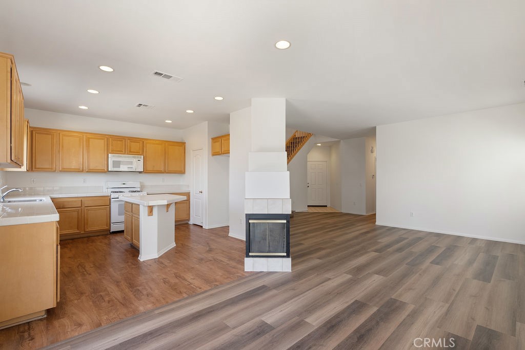 27635 Sienna Rdg Row Canyon Country, CA 91351 - Photo 6 of 30