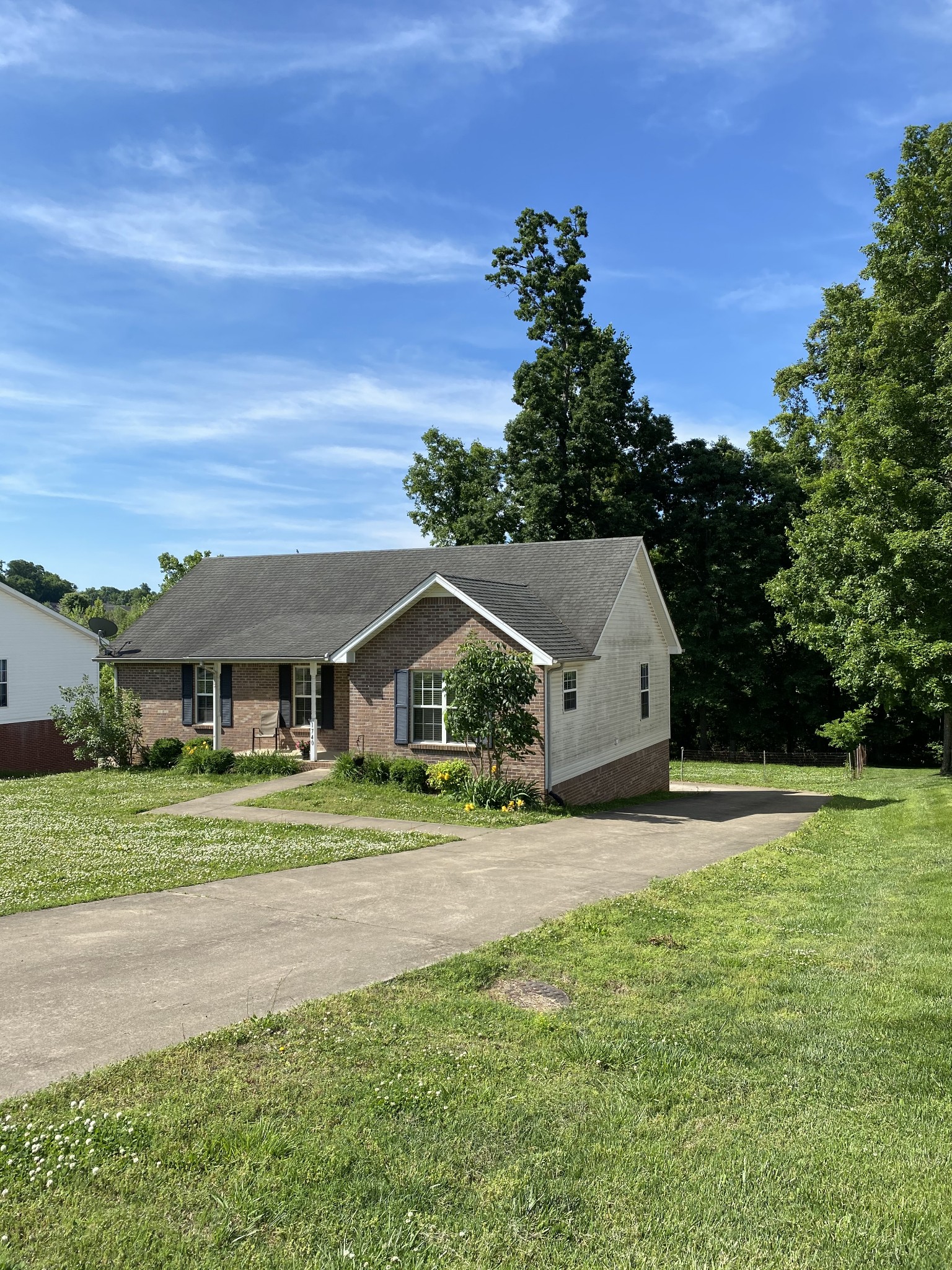 1740 Hazelwood Road Clarksville, TN 37040 - Photo 2 of 20 a front view of a house with a yard