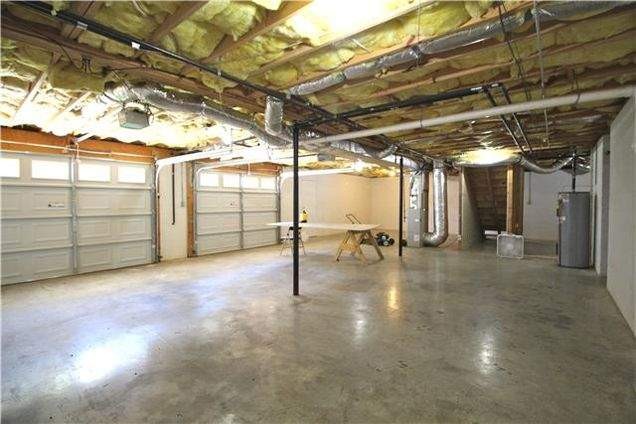 1740 Hazelwood Road Clarksville, TN 37040 - Photo 18 of 20 a view of a garage