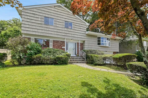 $899,999 | 41 Shepherds Drive, Scarsdale, NY 10583