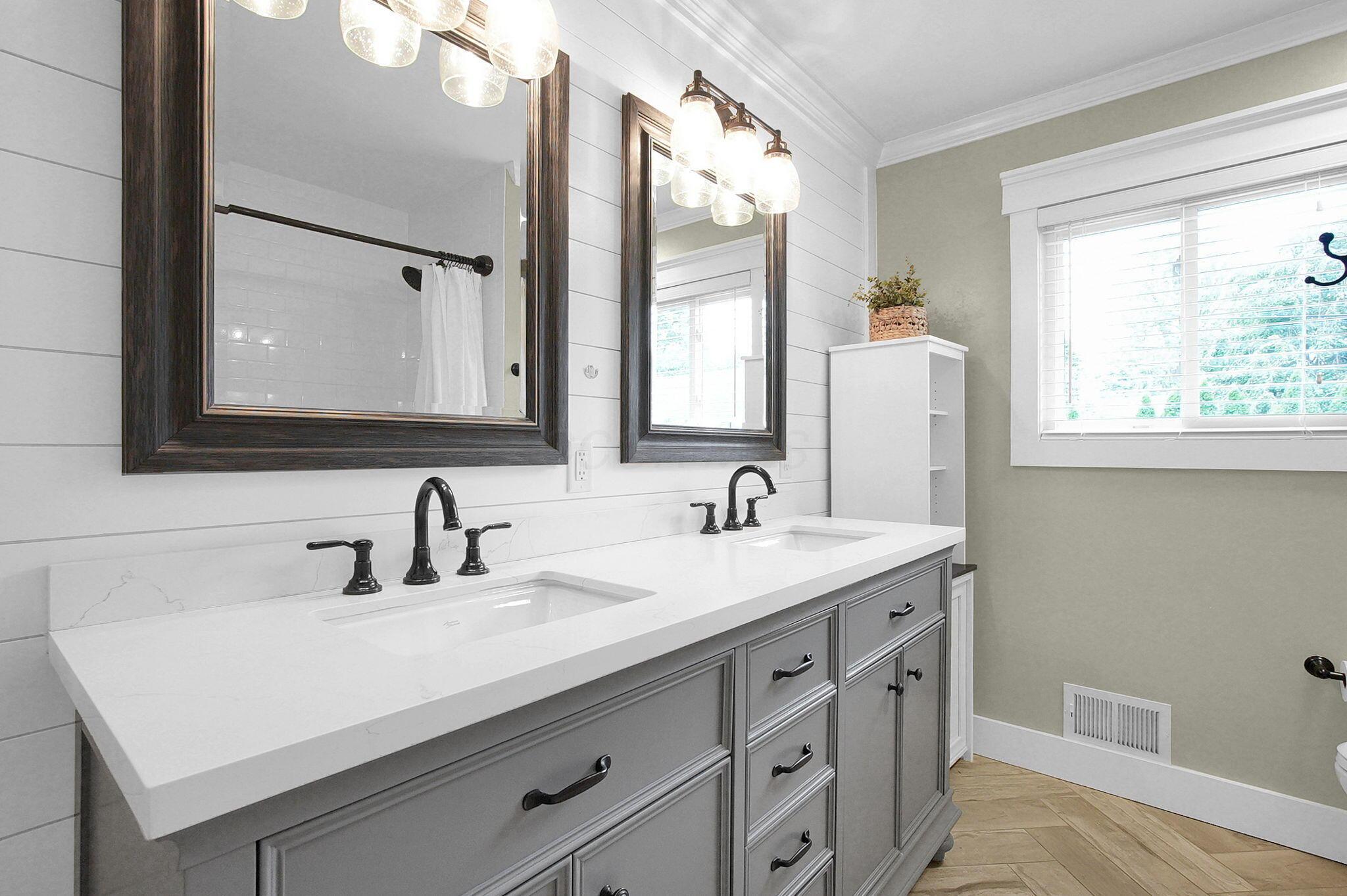 2737 Cranford Road Columbus, OH 43221 - Photo 11 of 44 2737 Cranford Realtor BethanyB full bath