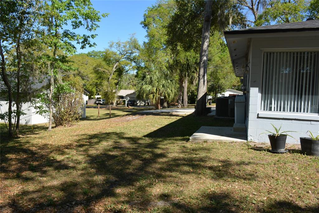 308 Tangerine Street Altamonte Springs, FL 32701 - Photo 54 of 58 Side yard with water softener and HVAC units